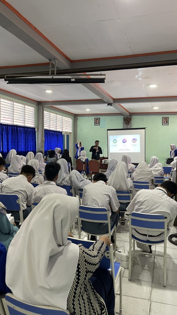 GMEDIA Goes to School di SMK Mandiri Bekasi