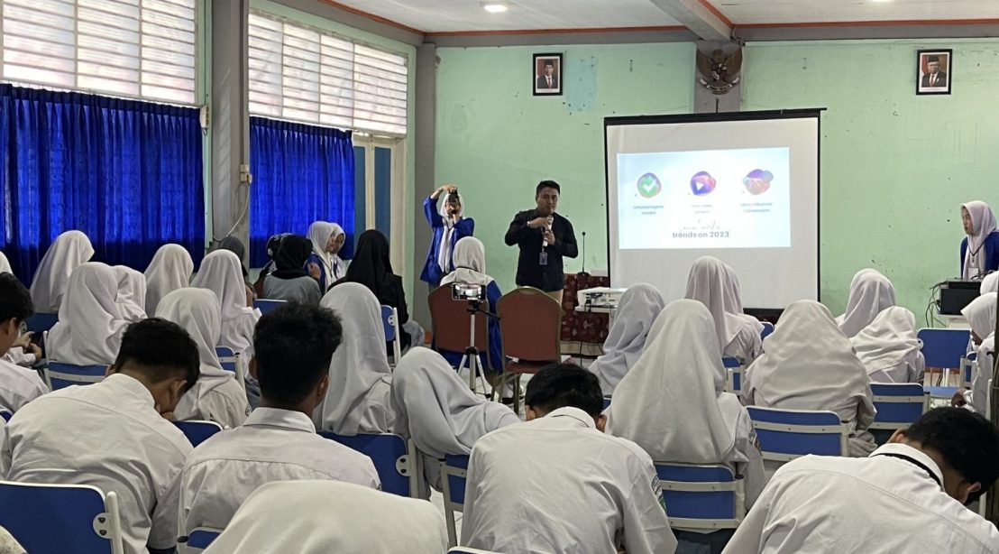 GMEDIA Goes to School di SMK Mandiri Bekasi